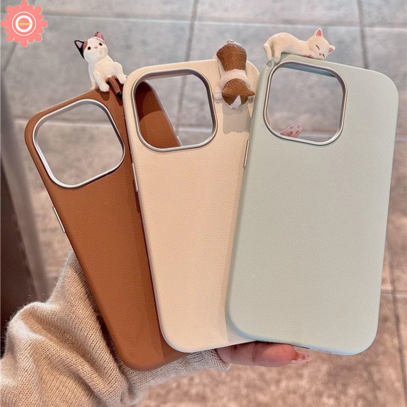 Simple Solid Color Lovely 3D DIY Doll Cat Cartoon Kitten Case Compatible for IPhone 15 11 16 12 13 14 Pro Max 16 15 14 Plus XR X XS Max Luxury Metal Lens Frame Leather Texture Case. 