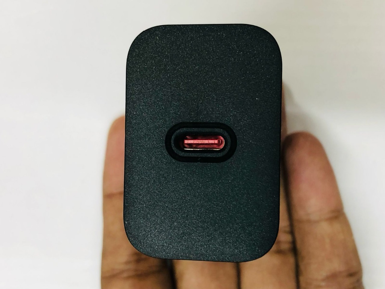 Motorola TurboPower 68W Charger USB-C PD Mains Wall Charger/Power Adapter with 1M 6.5A USB-C to USB-C Ultra Fast Cable. 