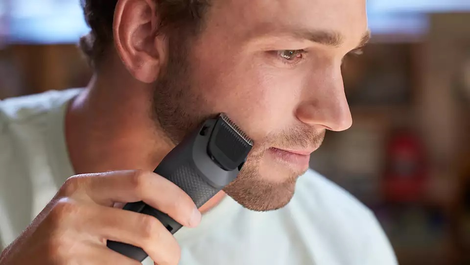 Philips B3215/15 Beard Trimmer Premium Titanium Blades 0.5mm Precision Adjustable 20 Length Settings Up to 10mm Dual Mode Cordless and Corded Ultra Long Battery Life. 