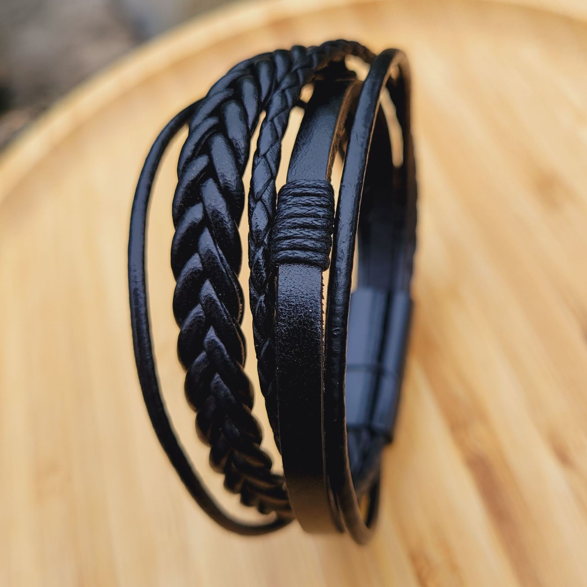 Punk motorcycle cowhide rope braided men's leather bracelet Alloy magnetic buckle bracelet cross-border supply genuine leather bracelet