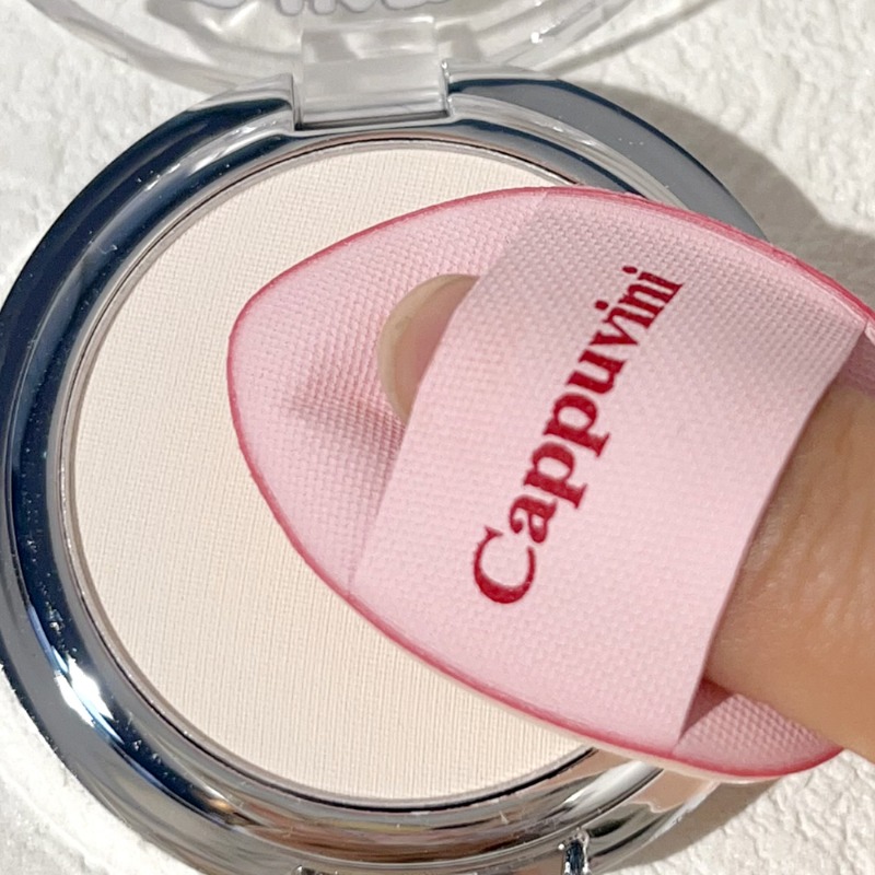 Cappuvini Bear Soft Focus HighLighter Matte Mist Powder Controls Shine & Smooths Complexion Highlighting Powder. 