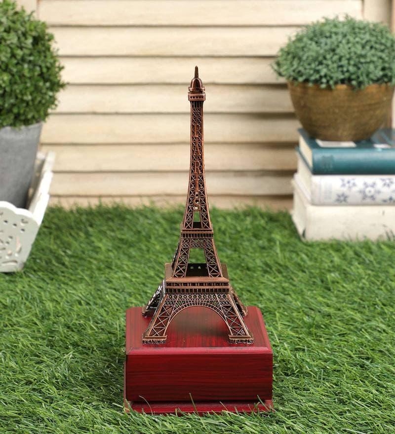 Eiffel Tower Showpiece. 
