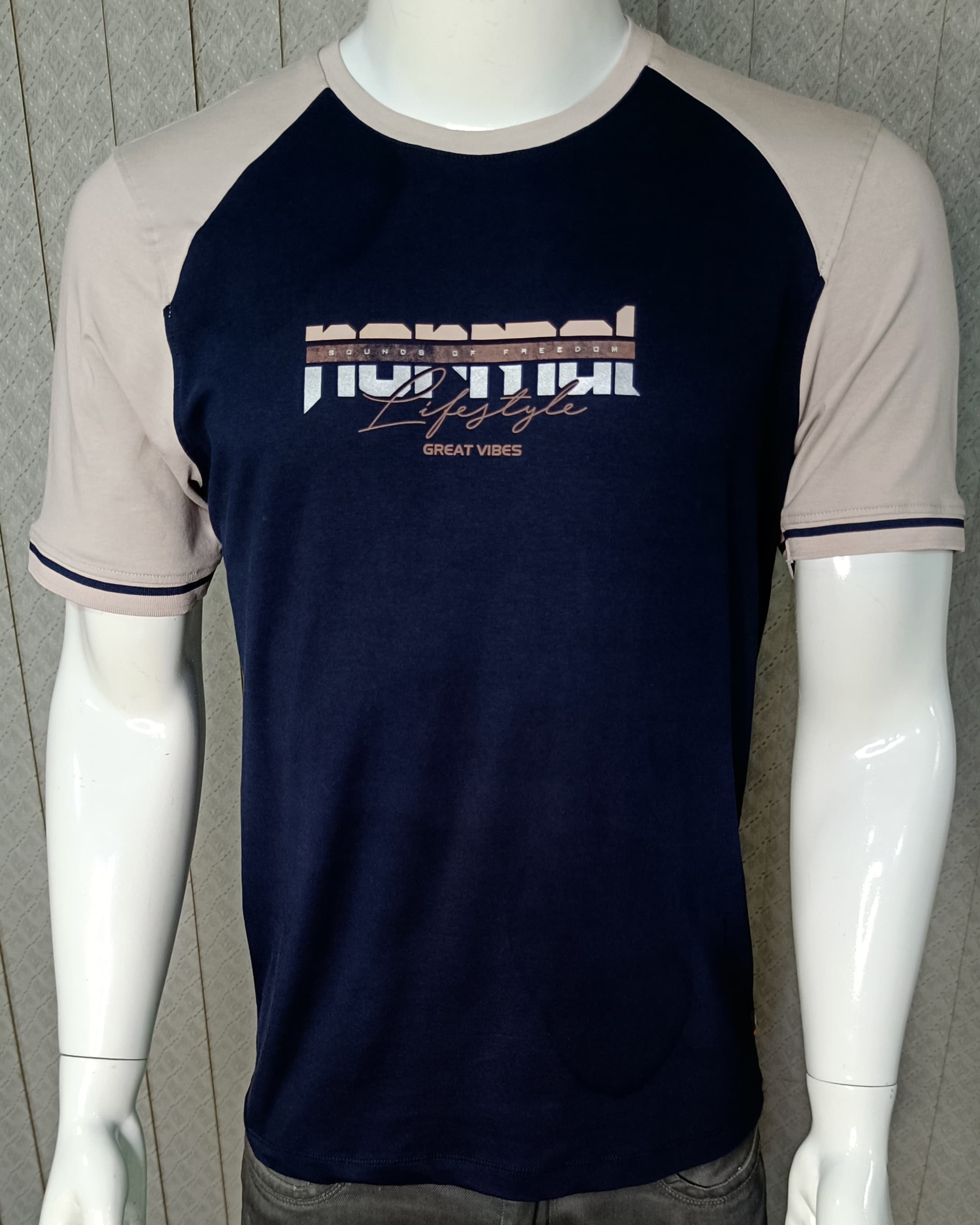 Shohure Round Neck Contrast Color t shirt. 