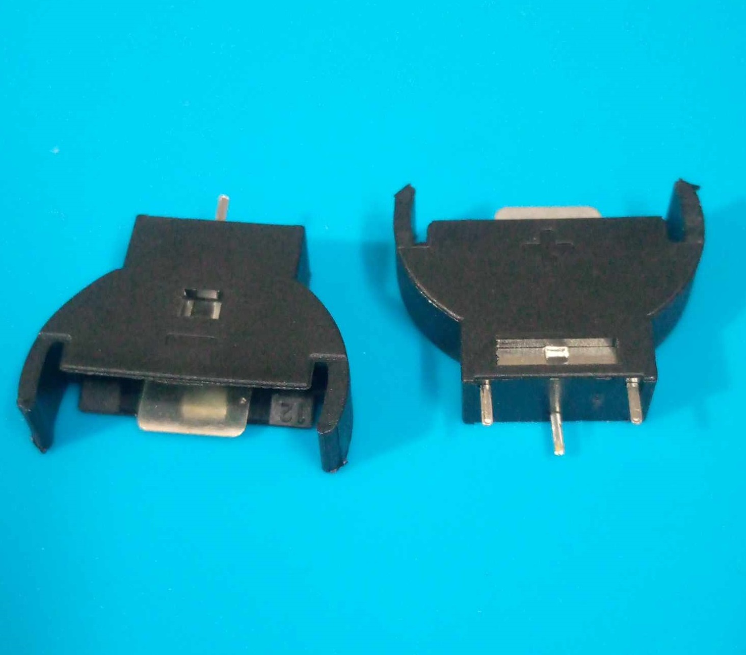 5Pcs - CMOS CR2032 Holder Vertical Battery Holder PCB Mount CR2032 Battery Holder Coin Cell Button Socket Holder Case CR2032 Vertical Coin Cell Button Battery Holder Case 3 Pin CR2032 Solder Mounting Lead. 