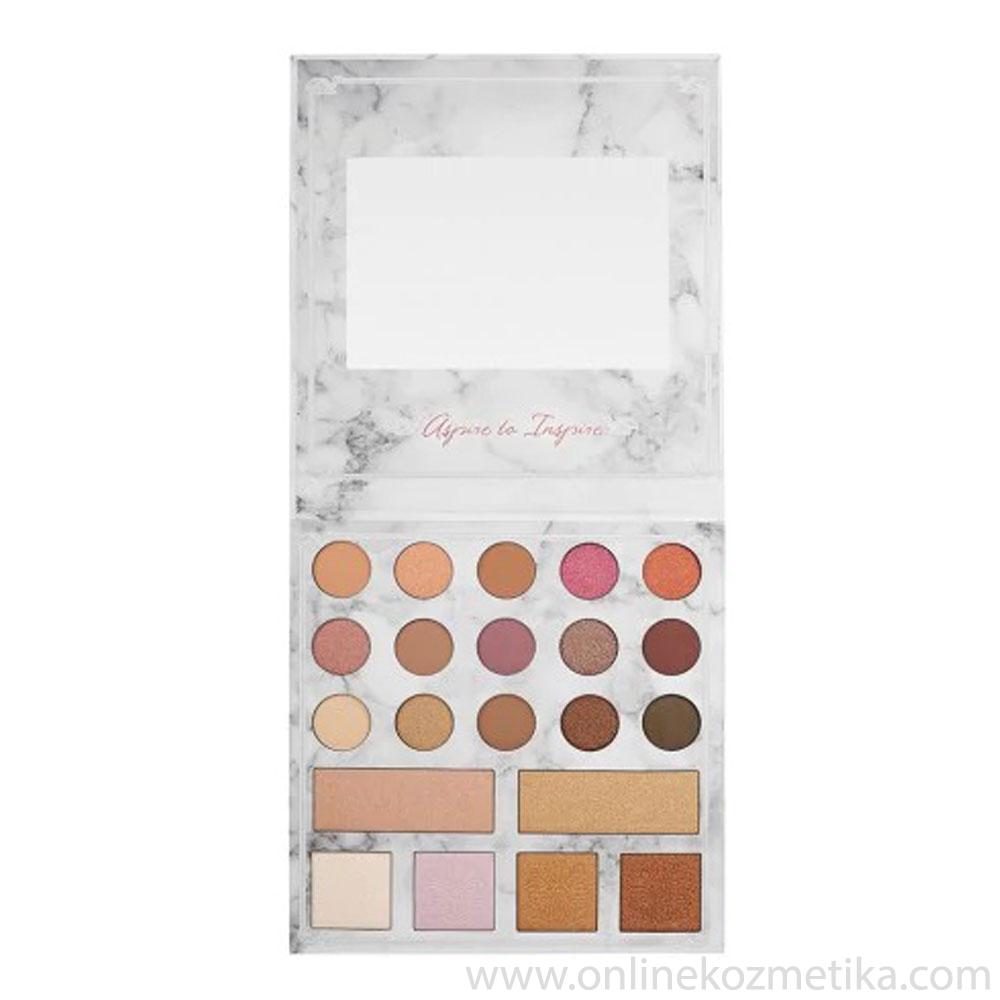 Carli Bybel Deluxe Edition Eyeshadow & Highlighter Palette. 