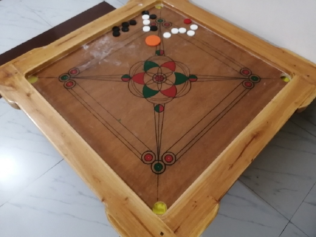 BIG OFFER ,,FAMILY SIZE 36 INCHE,,CARROM BOARD ,,GORJON FLY,,BEST QUALITY,  WITH 1 SET COINS AND BORICK POWDER FREE,: Buy Online at Best Prices in  Bangladesh | Daraz.com.bd