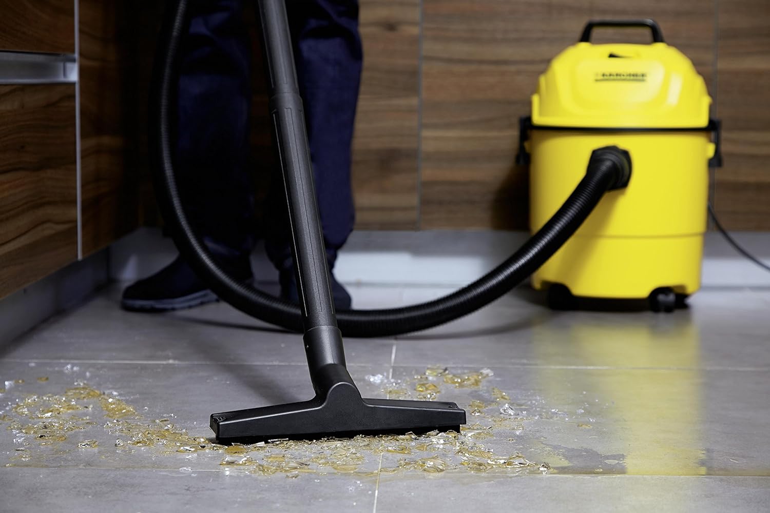KARCHER WD1 Home Multi-Purpose Wet & Dry Vacuum Cleaner | 1000 Watt. 