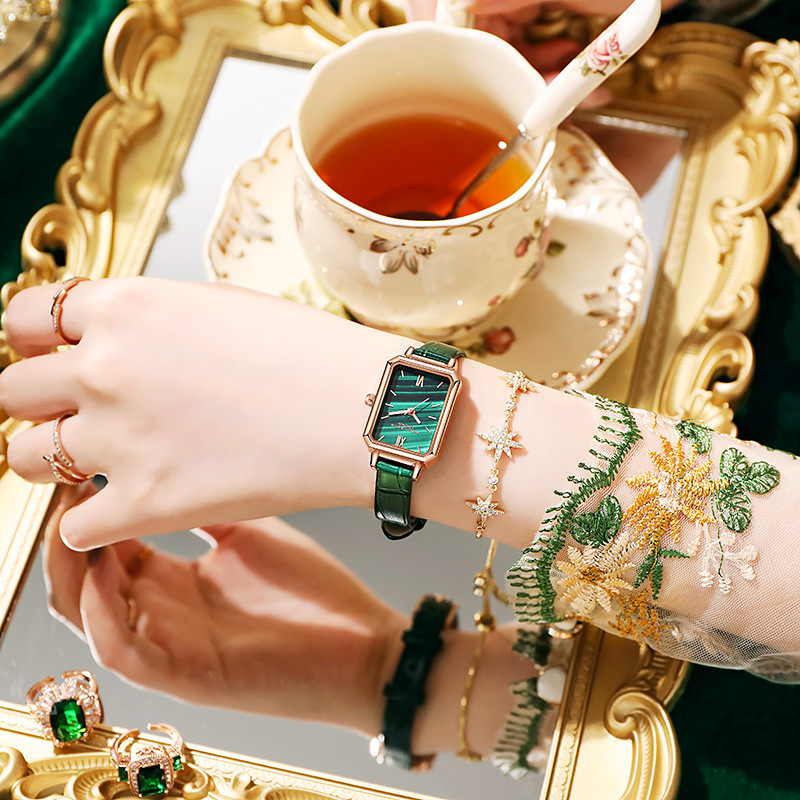 Ins style retro temperament square student watch POPLOV peacock green ladies quartz watch trend small green watch. 