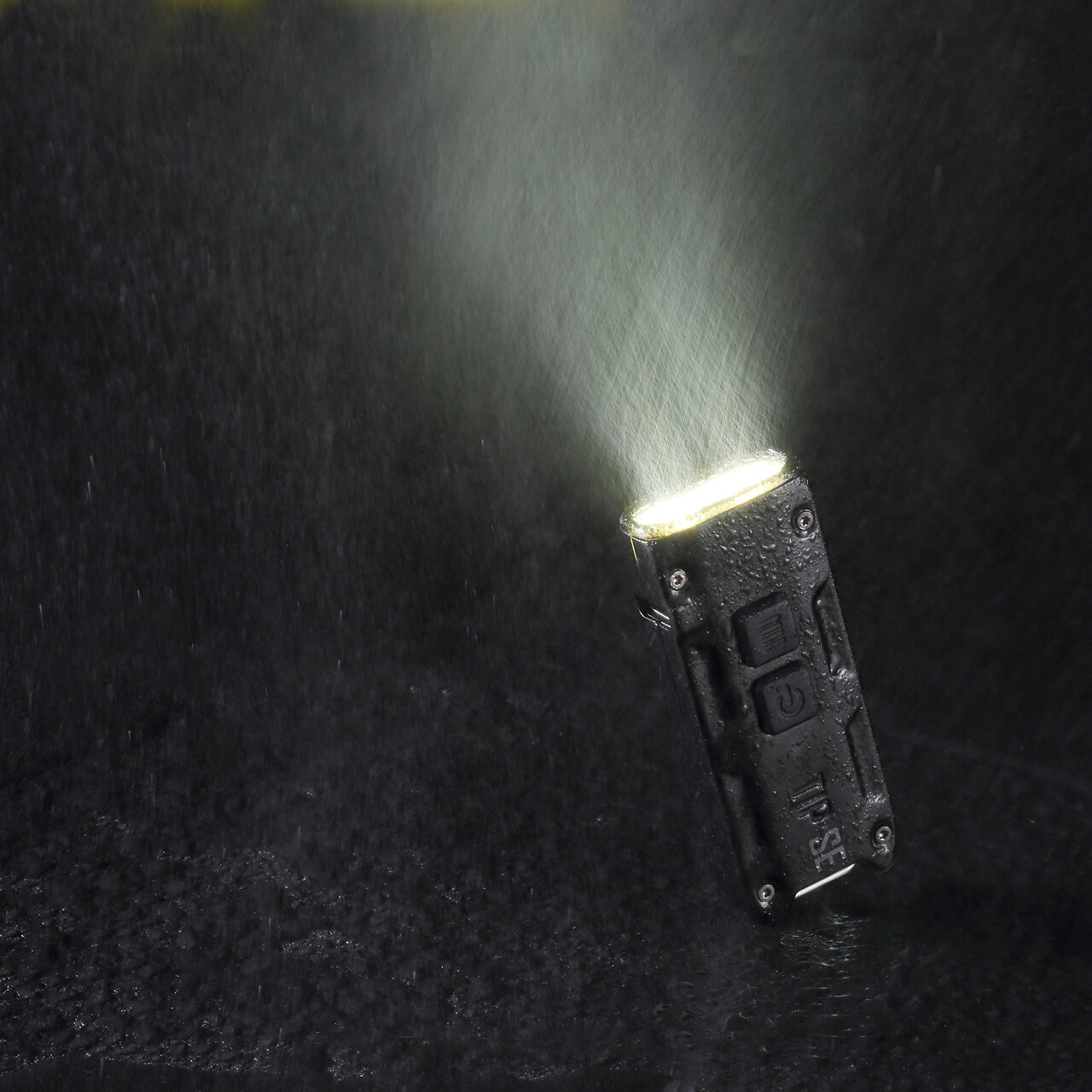 NITECORE TIP SE 700LM Mini Flashlight. 