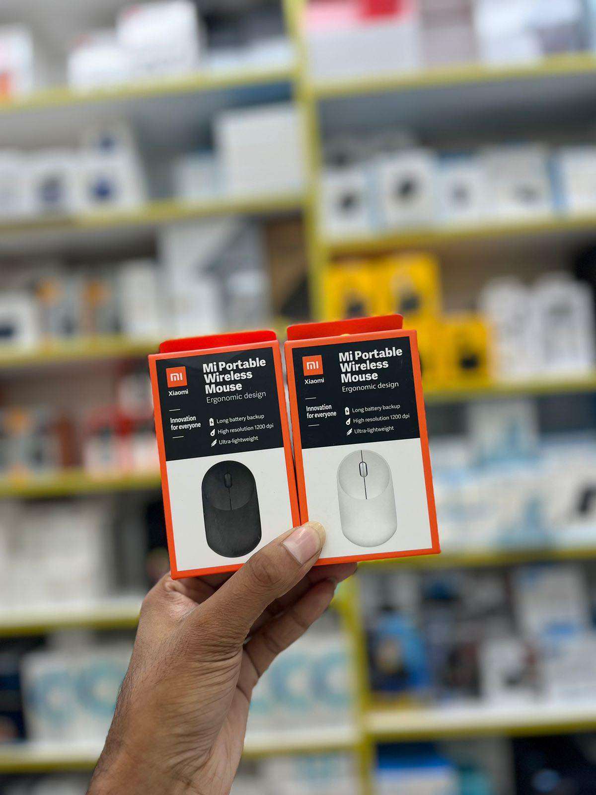 Xiaomi Mi Portable Wireless Mouse. 