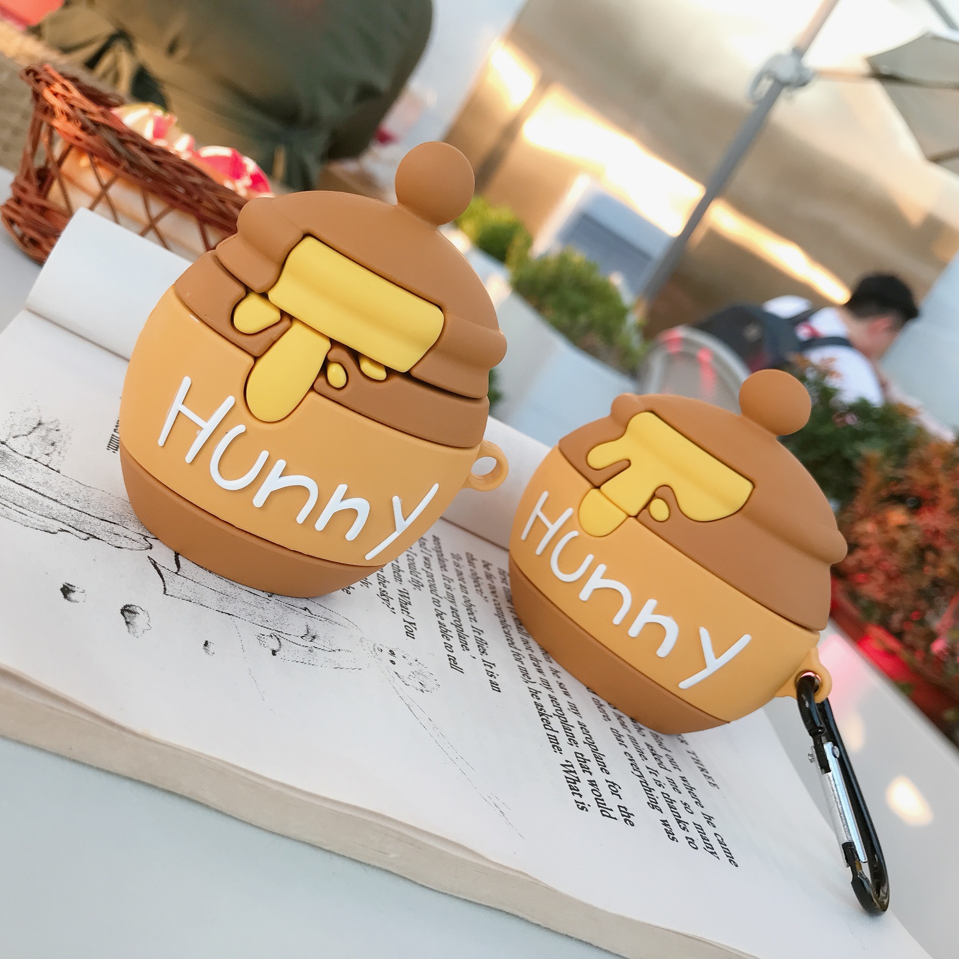 airpod/pro3 useless apple 1/2 creative bee jar wired bluetooth headset case s3 generation silicone case. 
