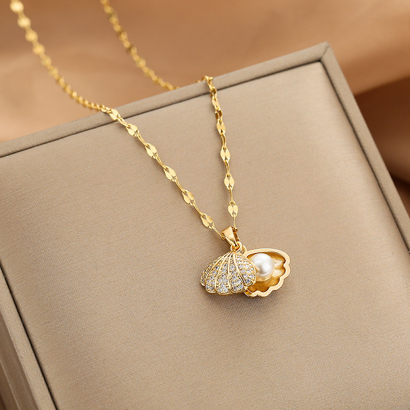 Korean version of 18k rose gold shell pearl pendant does not fade net red diamond clavicle chain niche design sense necklace