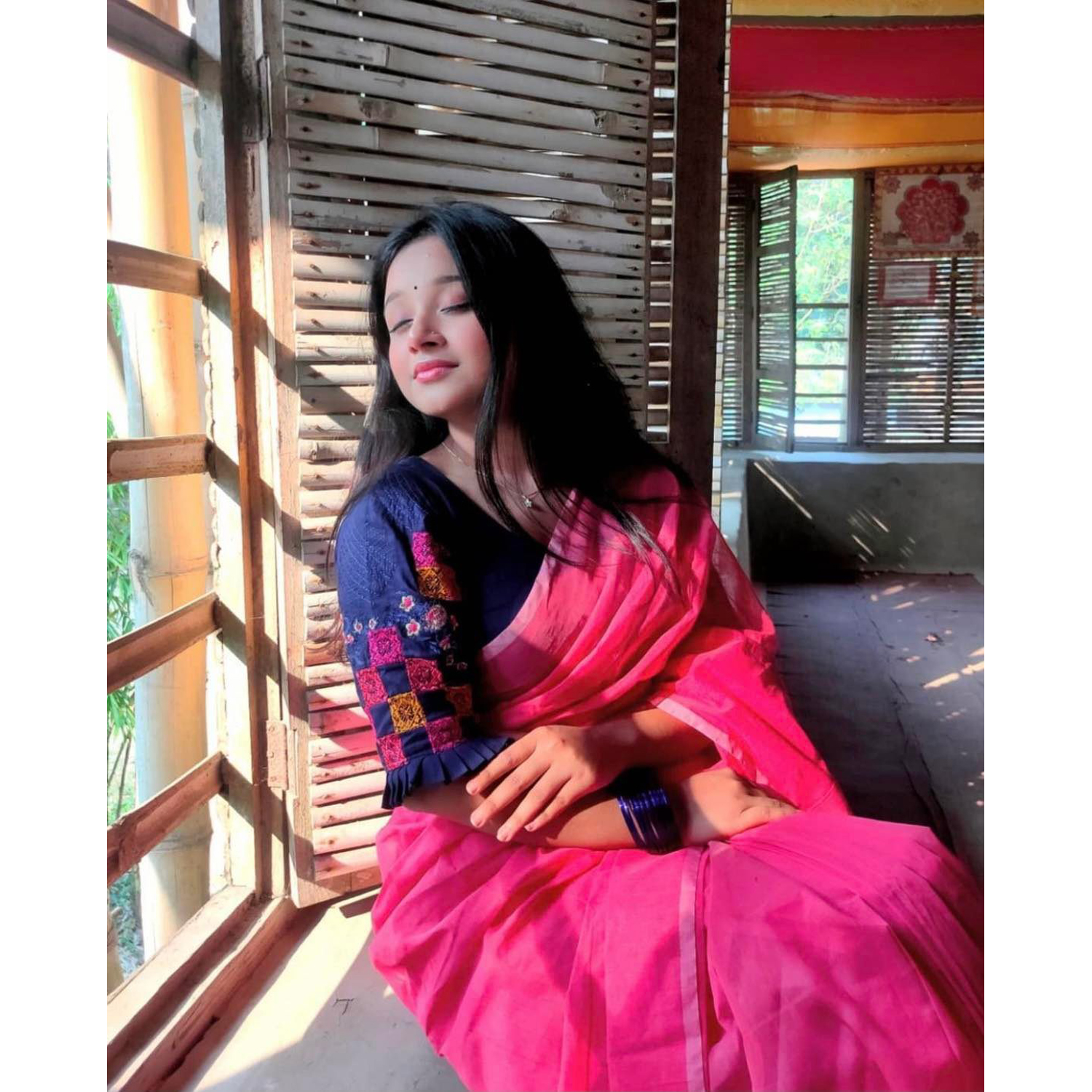 Trendy Collection with Elegant Style in the Flat Rani Golapi Colour Muslin Than Saree for Women - A Chic Ensemble for Fashionable Looks and Casual Wear. 