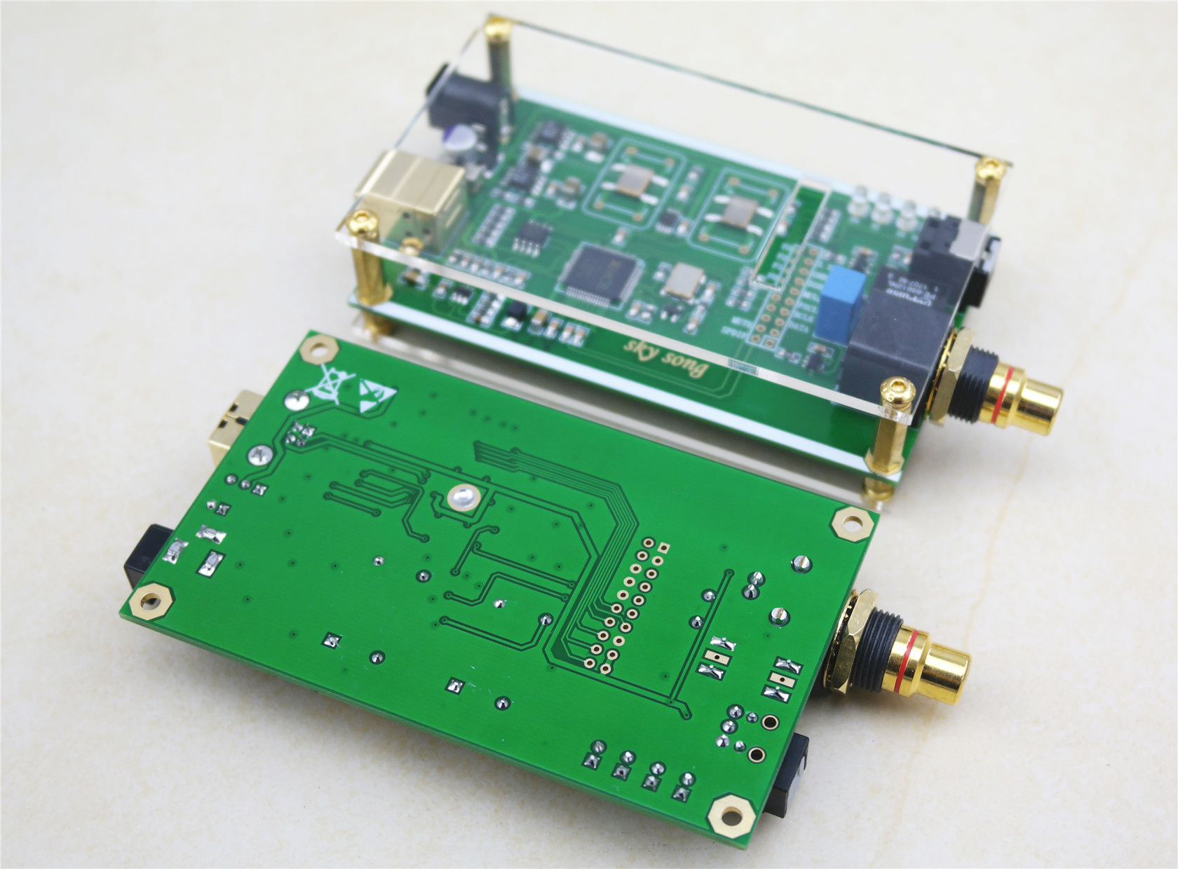 XMOS XU208 asynchronous USB coaxial fiber output digital interface IIS DSD256 spdif dop64. 