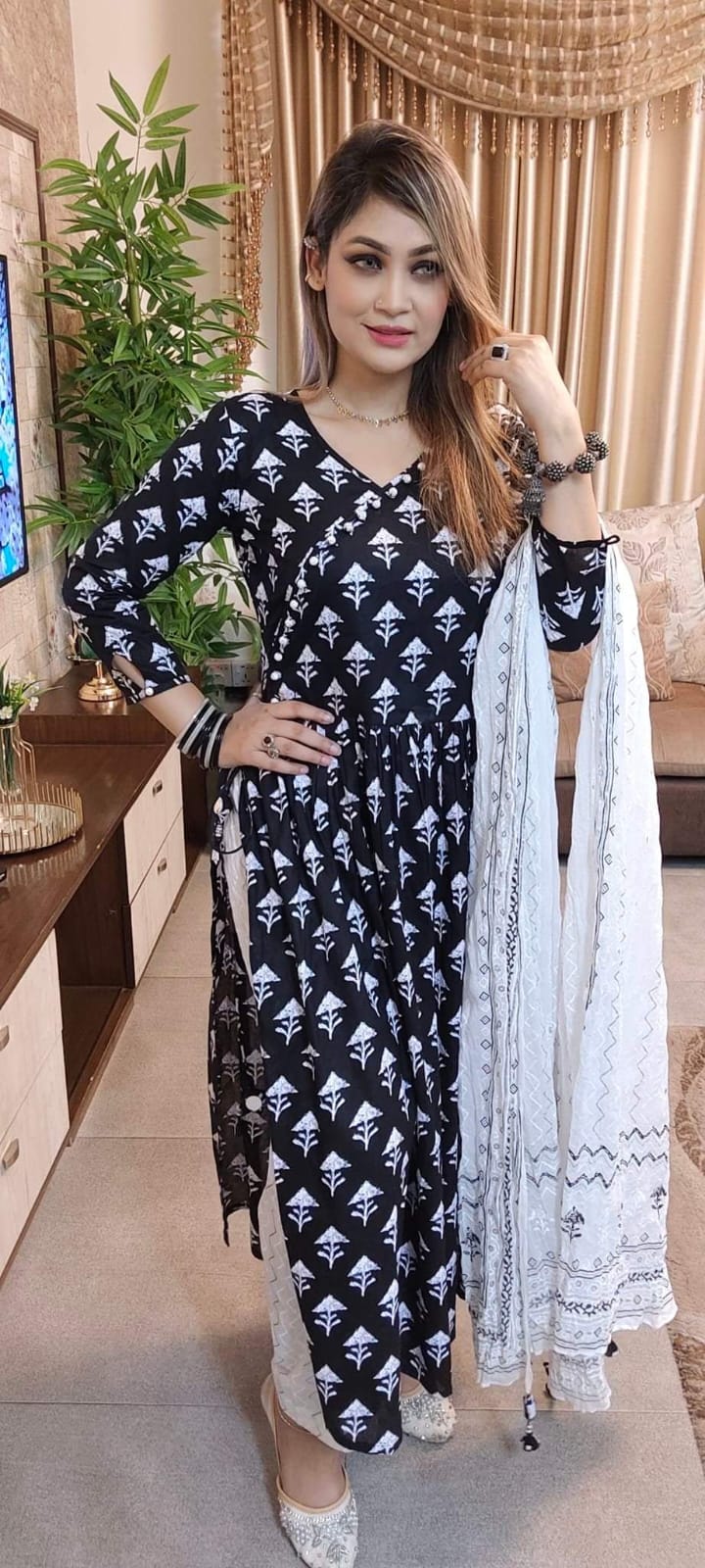 Naira Cut Elegance - Eid Collection Three Piece Salwar Kameez - Suitable for All Occasions and All Seasons. 