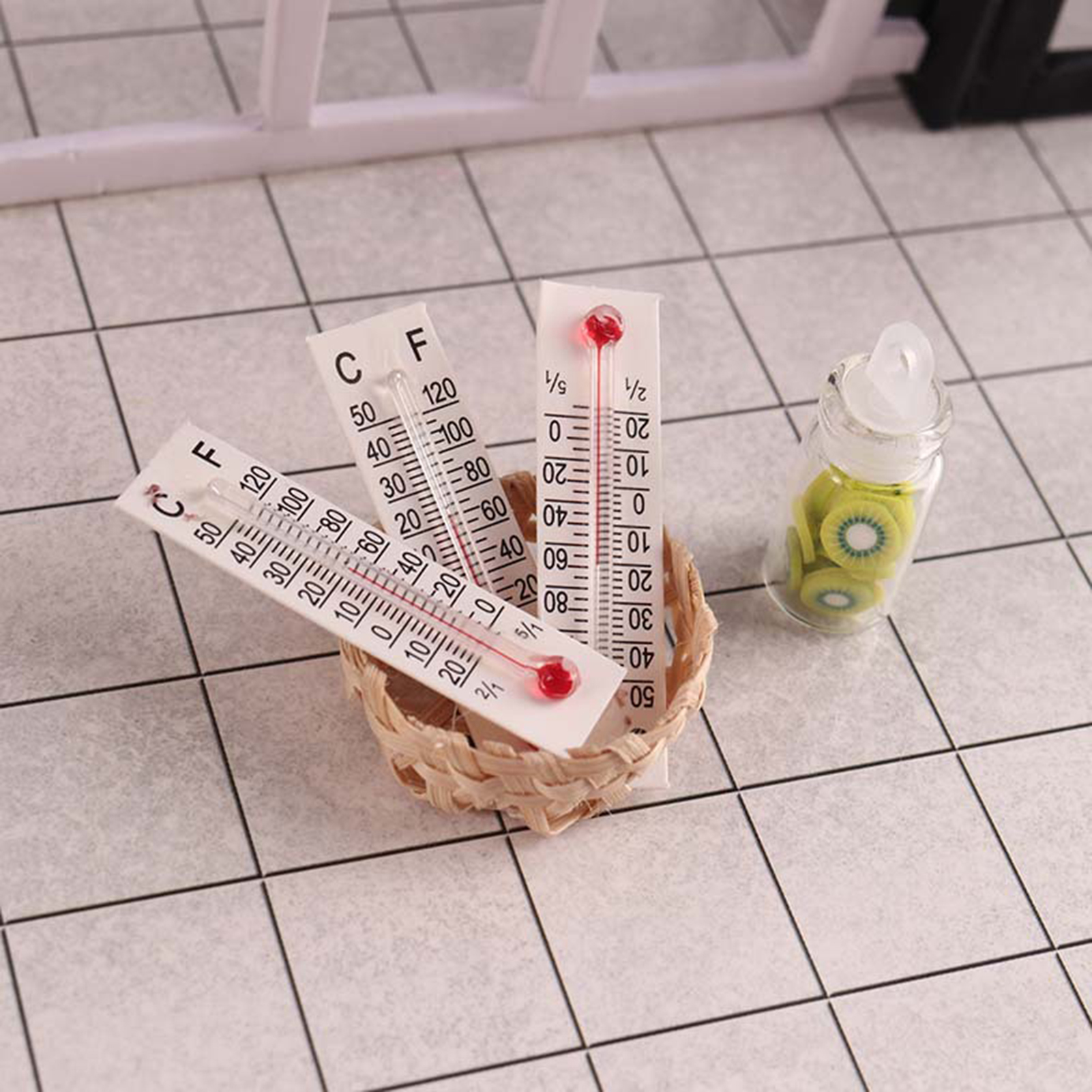 niature Paper Cardboard Thermometer Fade-less niature Paper Thermometer Model. 