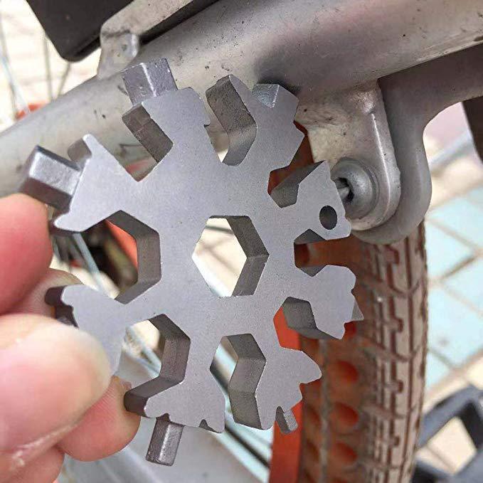 Amenitee 18-in-1 Snowflake Multi-Tool - Easy N Genius - Saker 18-in-1 Stainless Steel Snowflakes Multi-Tool (Standard, Stainless Steel). 