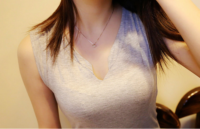 New product design model simple exquisite necklace exclusive custom zircon pendant chain. 