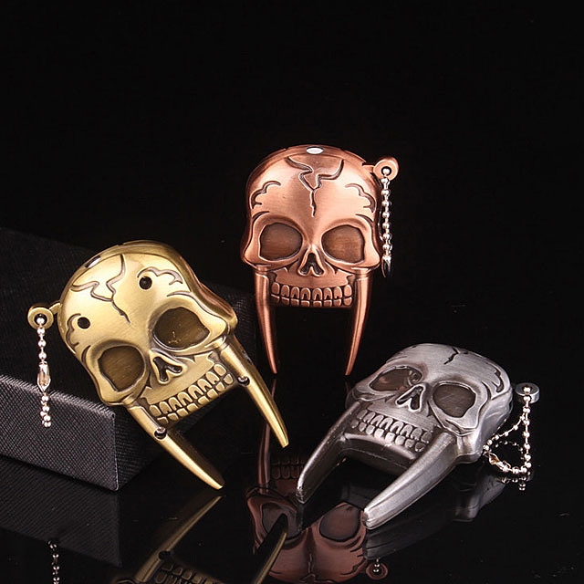 SKULL Shape Metal Body Skull Gas Lighters Skull Creative Refillable Windproof Gas Lighters With Portable Key Chain. 