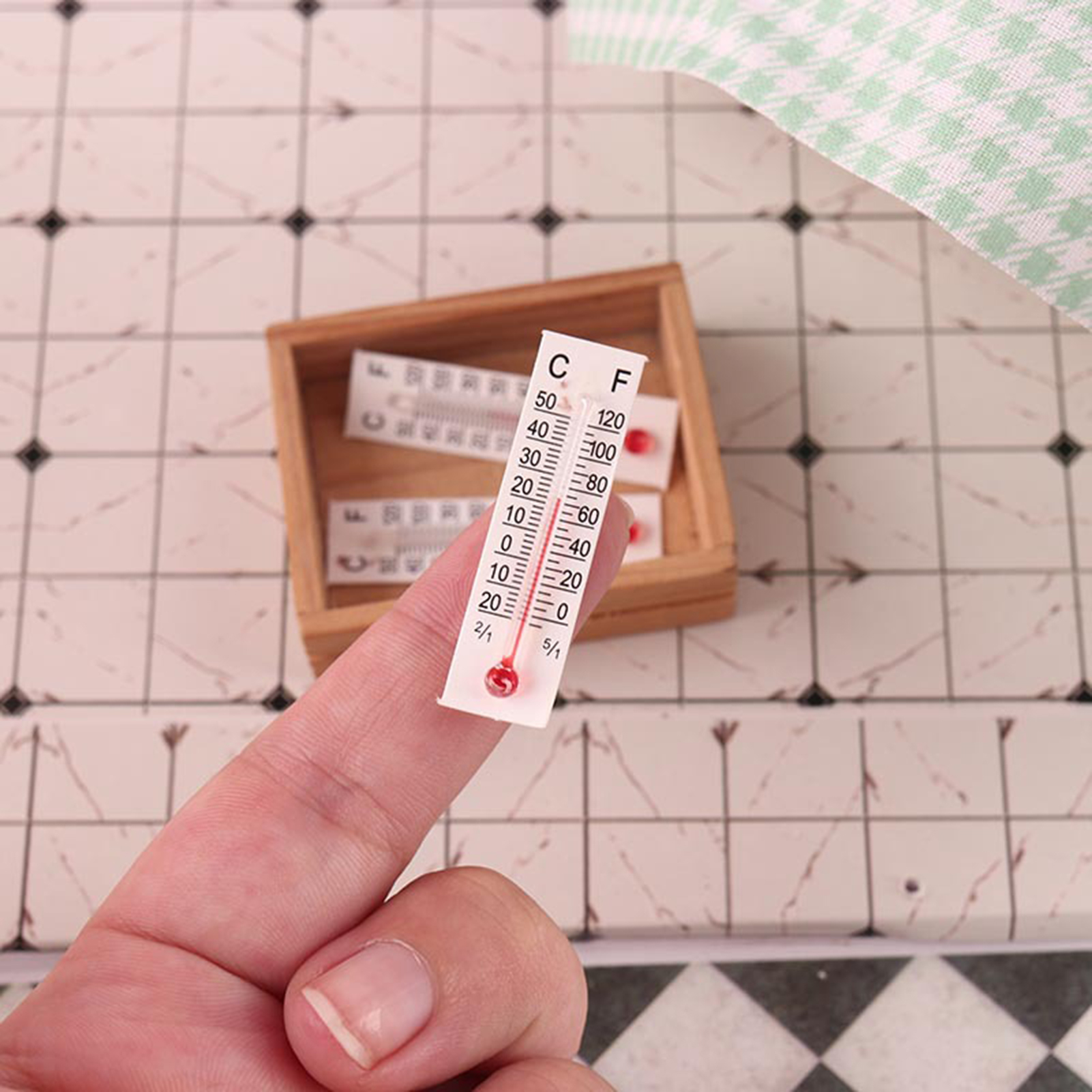 niature Paper Cardboard Thermometer Fade-less niature Paper Thermometer Model. 