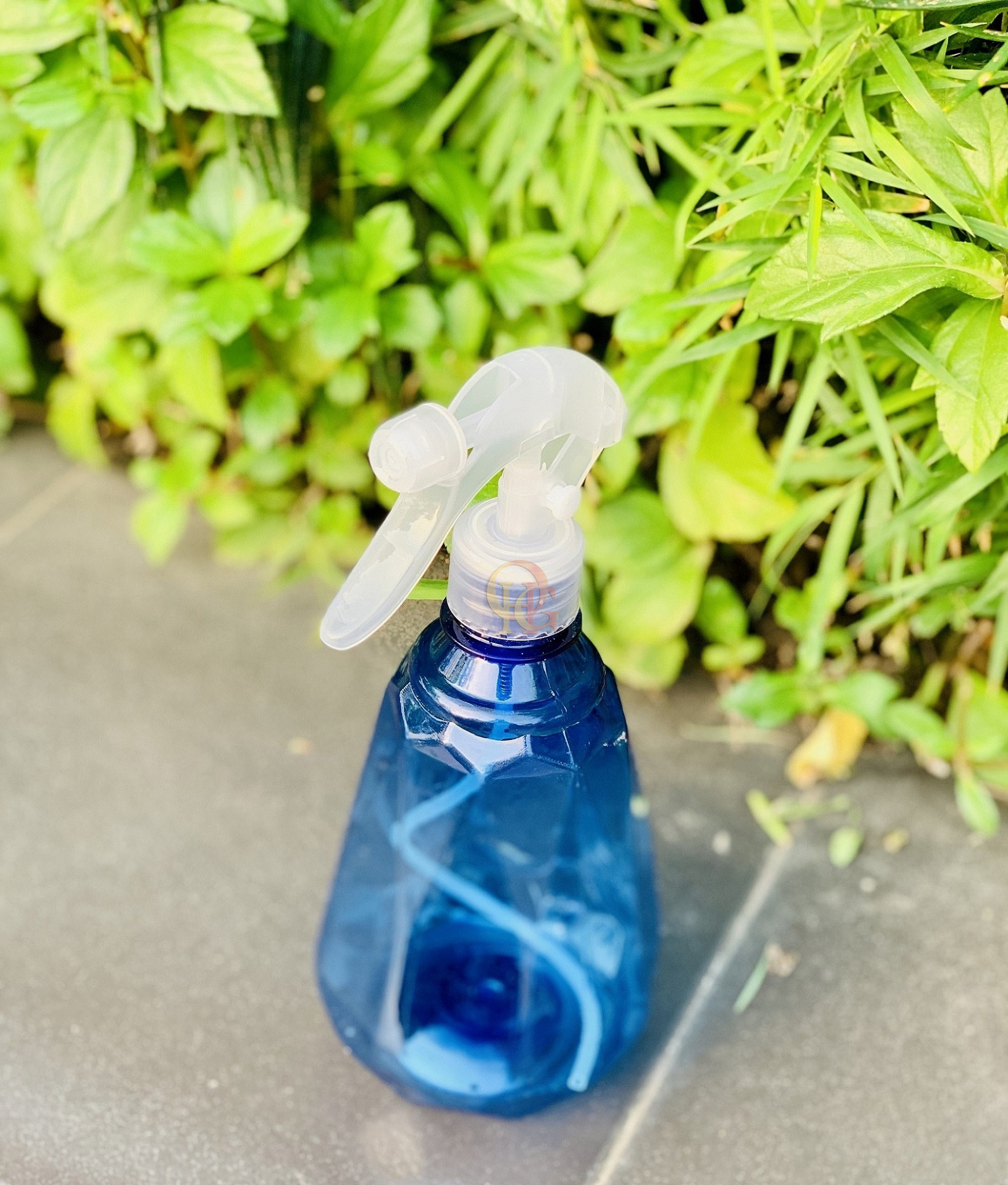 Spray Bottle Diamond Cut Style with LOCK Switch Nozzle Flower