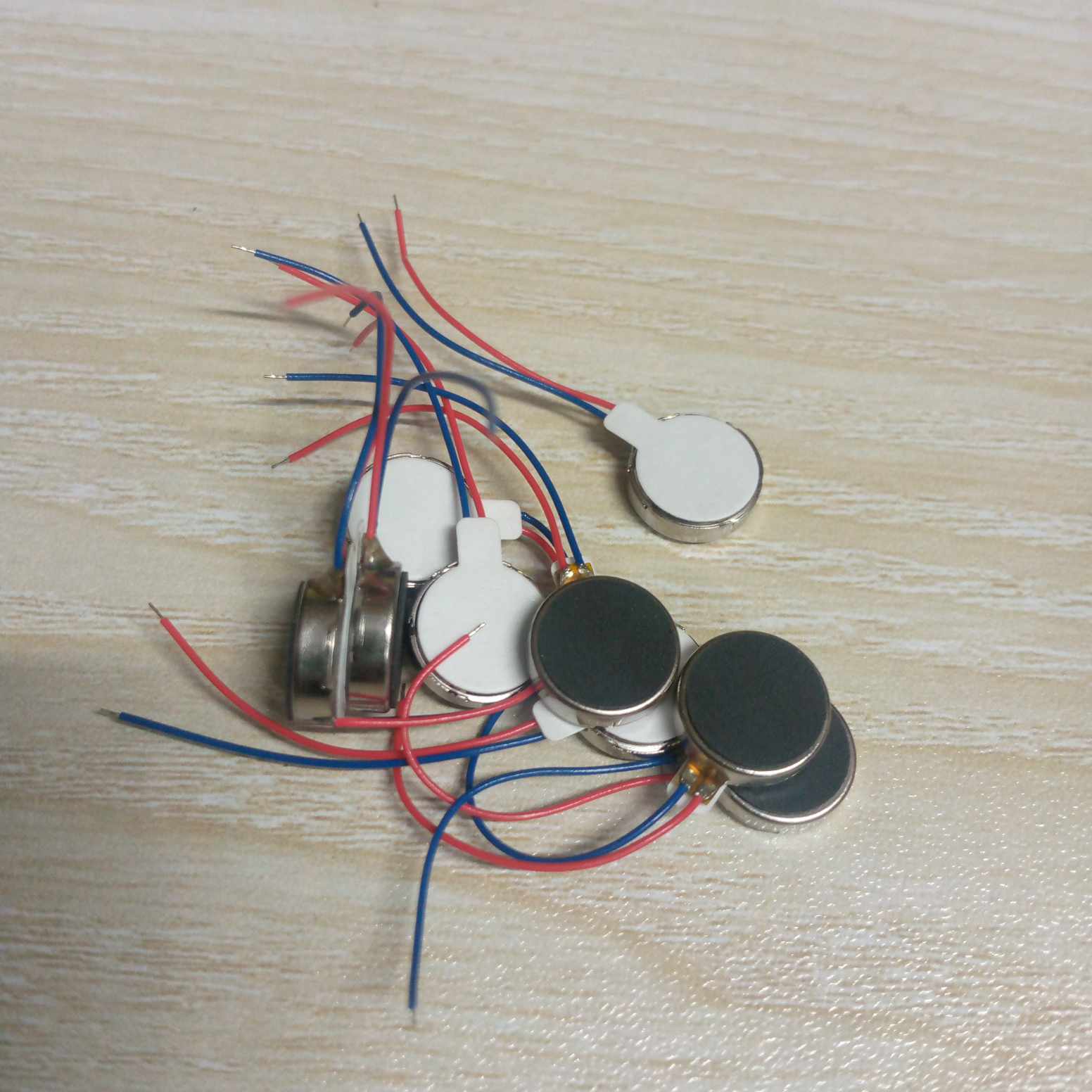 Vibration Motor Coin Type DC 3V 90mA 1034 12000 RPM Flat Coin Button Type Micro Linear Resonant Actuator With Strong Acceleration DC Vibrating Motor With Cables. 