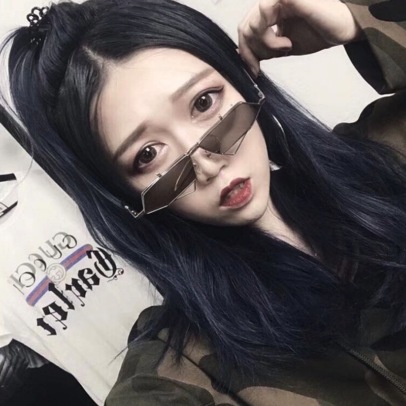 Popular Net Red TikTok Sunglasses Retro Women's Personal Korean Style Triangle Clamshell Sunglasses round Face New Male Glasses. 
