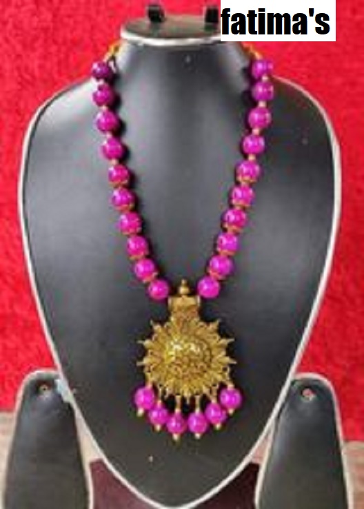 Women handmade fashionable necklace set (Colours Available)