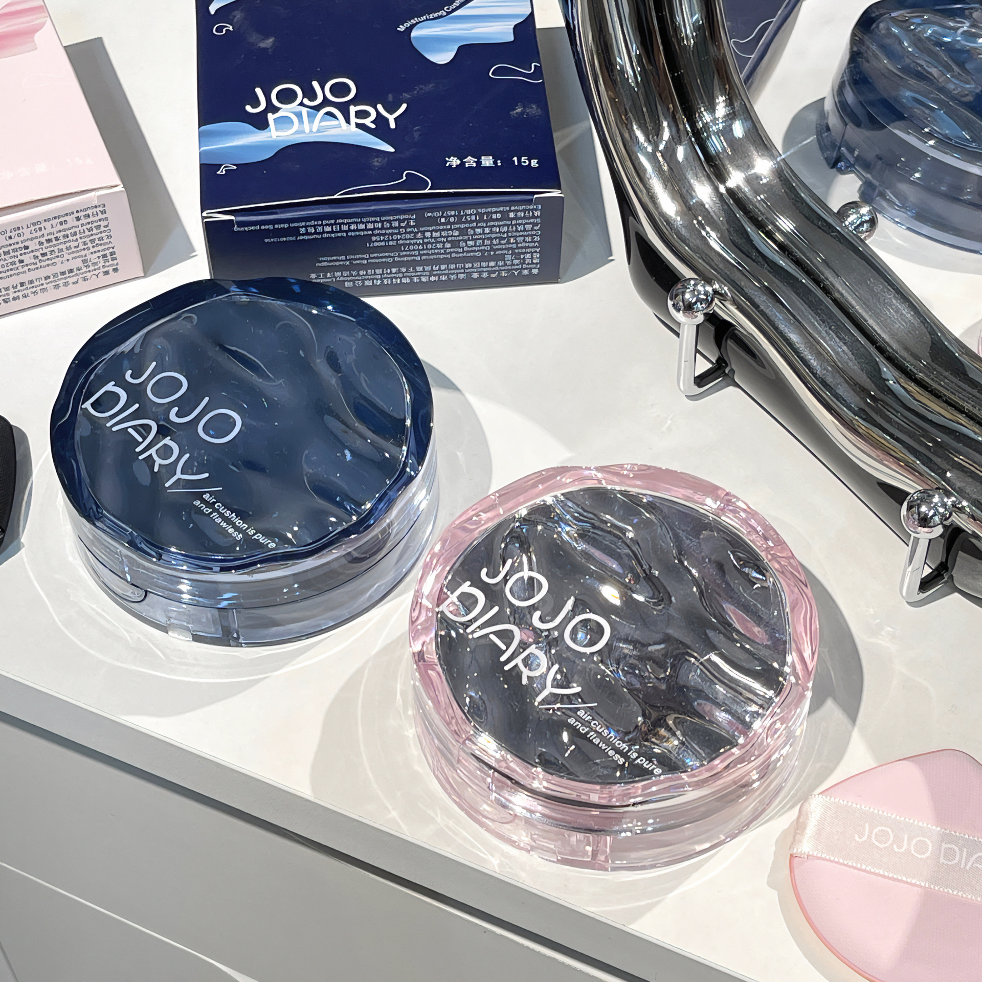 JOJO DIARY Hydrating Cushion BB Cream Foundation is delicate and natural, lightweight, and transparent without powder. 