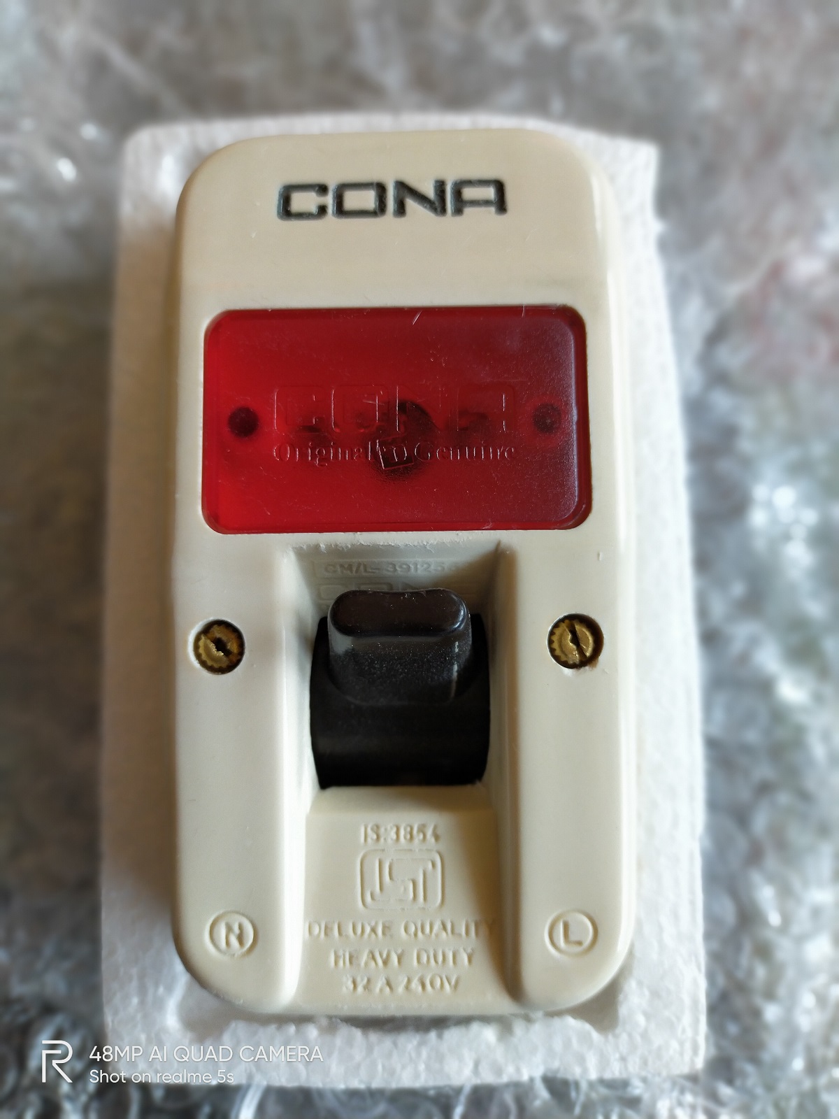 Cona On-Off Dp Switch. 