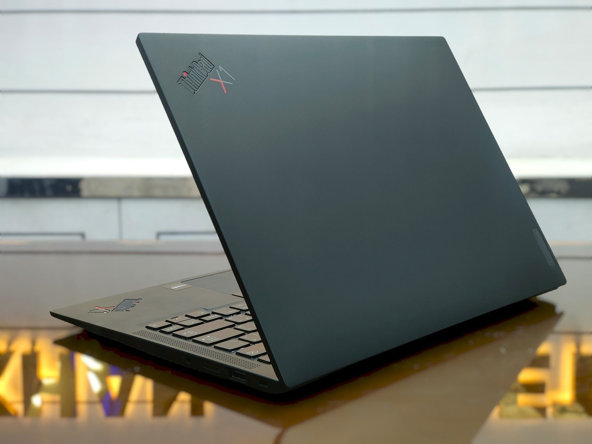 Lenovo Thinkpad X1 Carbon - Gen 9 Core i7-1185G7 512/32 14" (1920x1200) Touch