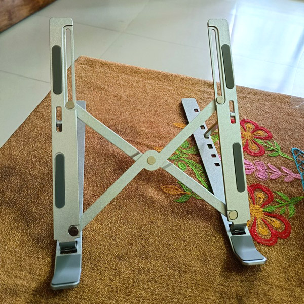 Laptop Stand Aluminum Alloy Adjustable Multi-angle Laptop Stand 10-17 inch Tab  Notebook laptop stand. 