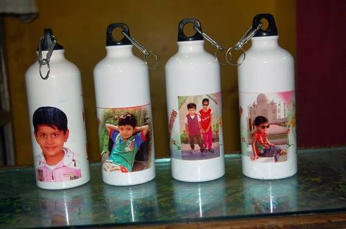 Customize Aluminum Water bottle can be Printed with Your Company Logo, Photo or any design of Your choice. (600 ml)Note: Delivery charge included with product price.. 