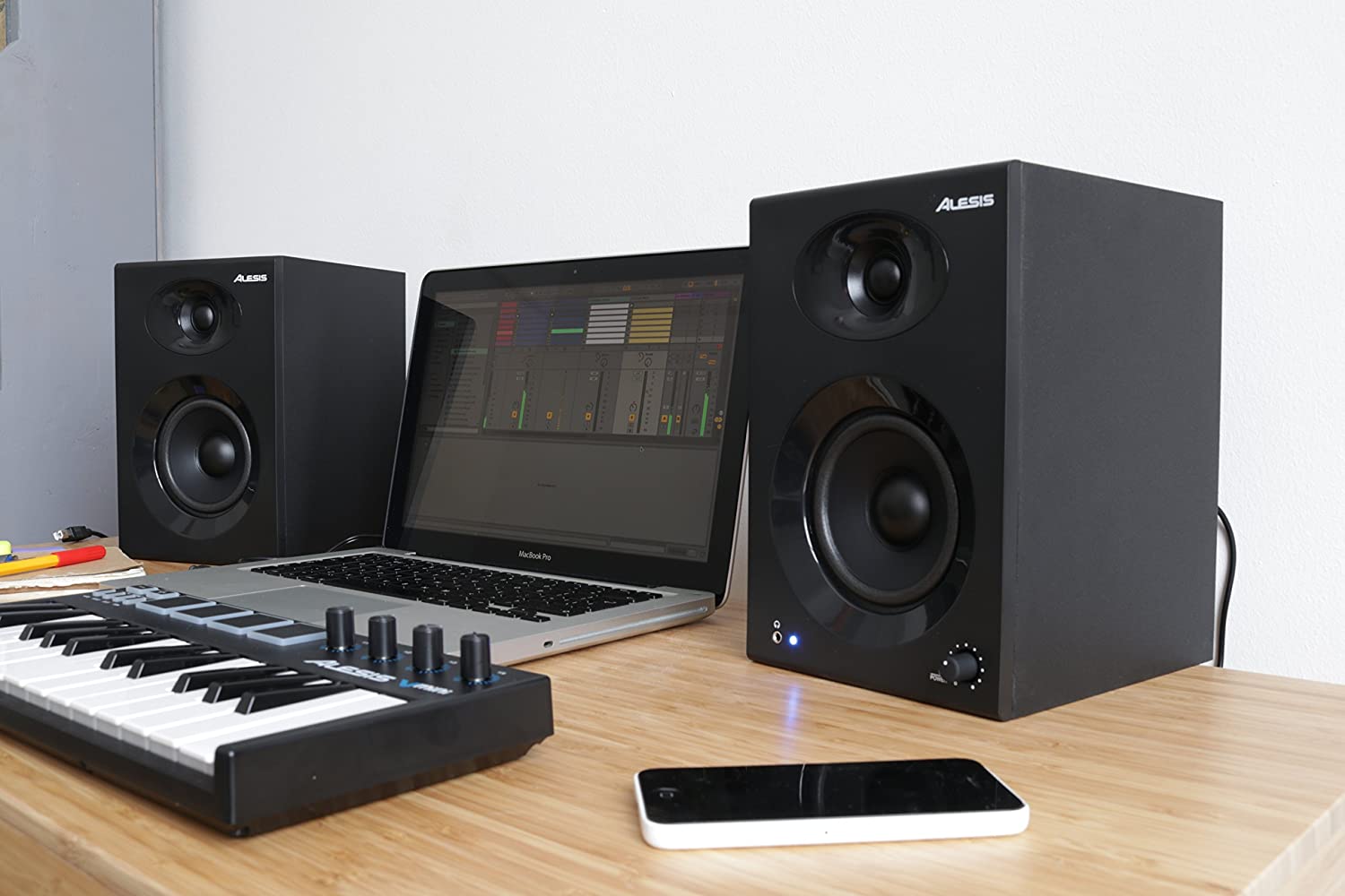 Alesis Elevate 4 - 50 W Powered Desktop Studio Speakers (Pair) with Subwoofer Output for Home Studios / Video-Editing / Gaming and Mobile Devices. 