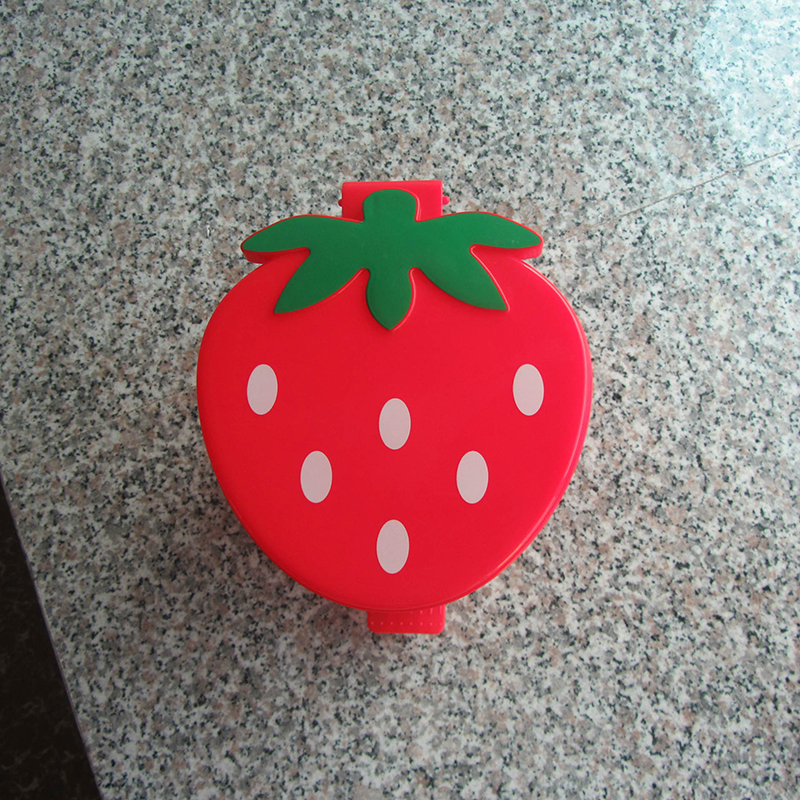 cartoon strawberry bucket plastic bucket desktop trash can. 