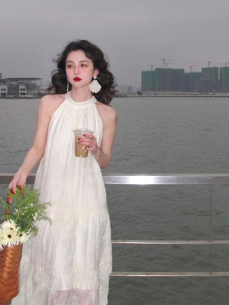 Noon French Retro2023Spring and Summer New Sleeveless Halter Dress Lace Slightly Revealed Shoulder Dress. 