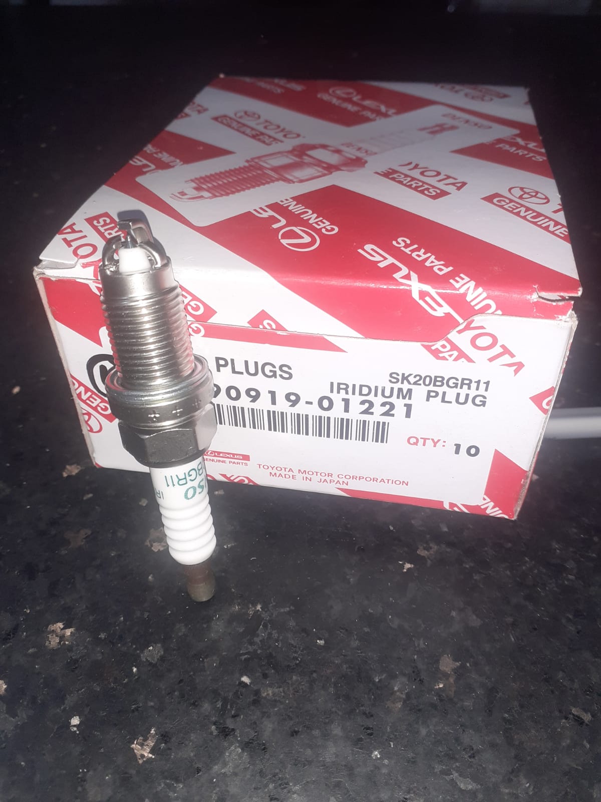 ENGINE PLUG TOYOTA CAR