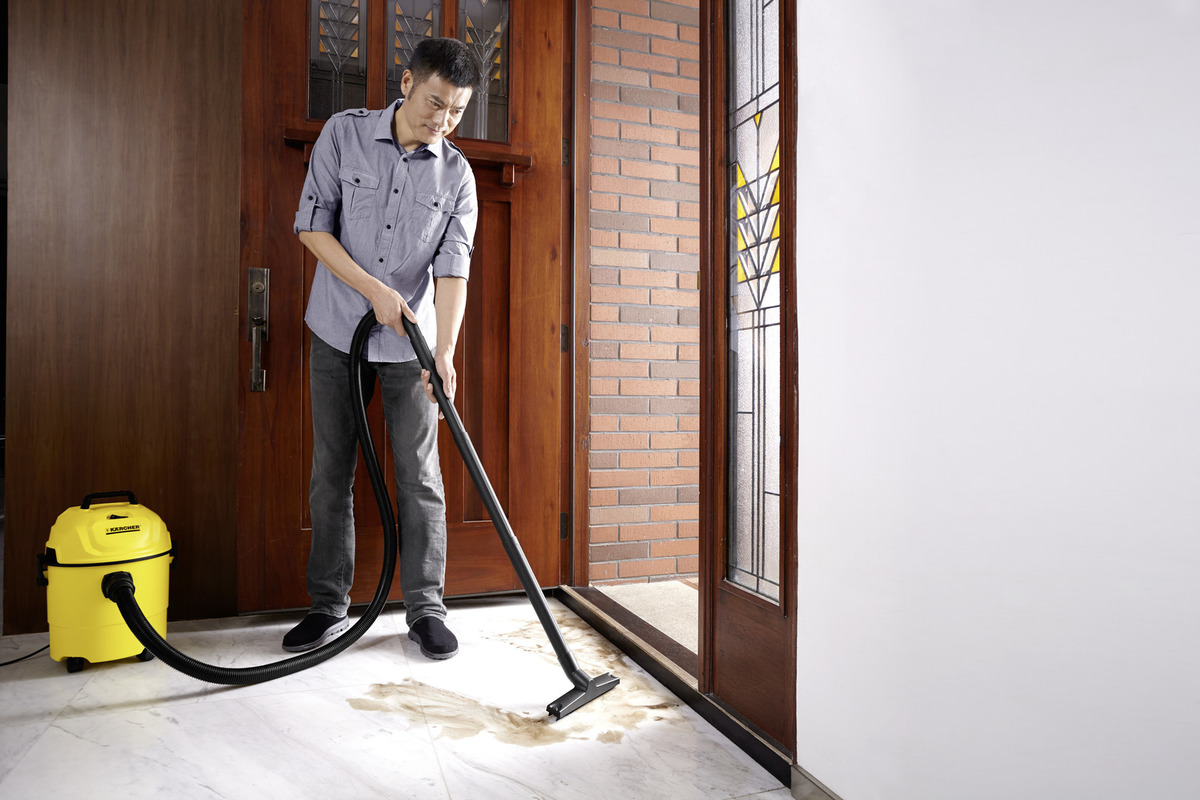 KARCHER WD1 Home Multi-Purpose Wet & Dry Vacuum Cleaner | 1000 Watt. 