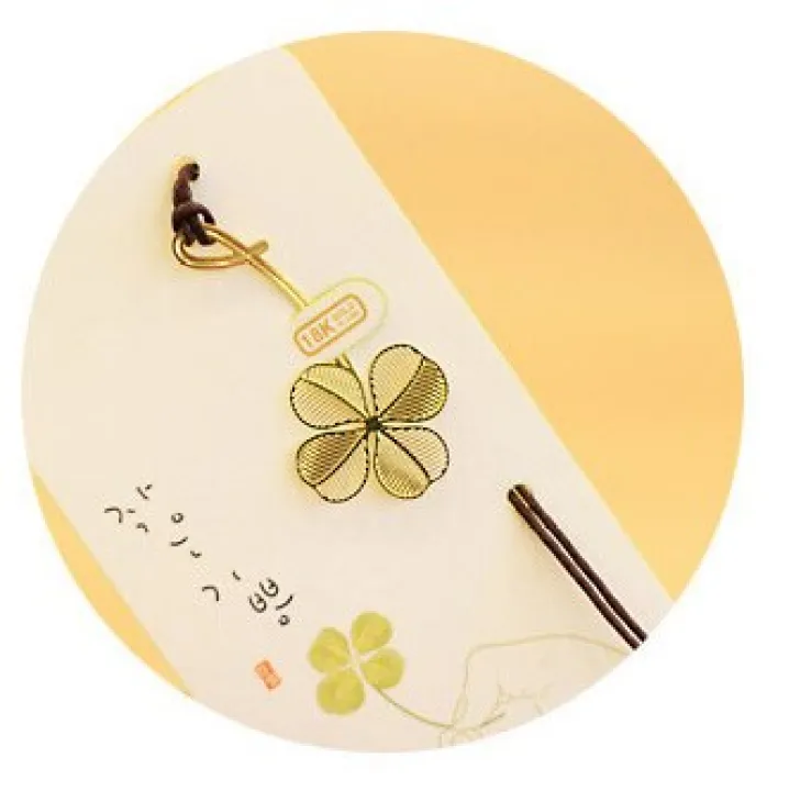 Gold Color Copper Mimosa Lotus Maple Leaf Clover Bookmark Metal Bookmarks  Stationery Office School Supplies Papeleria Book 1Pcs: Buy Online at Best  Prices in Bangladesh 