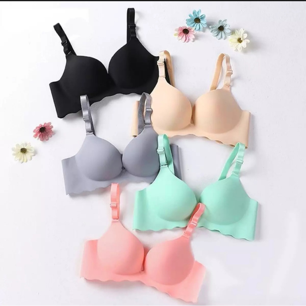 Men uning xorozini ushlab, harakat qila boshlayman.