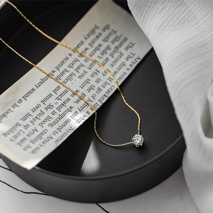 Spot titanium steel gold six-claw zircon necklace feminine temperament net red simple clavicle chain does not fade factory price. 