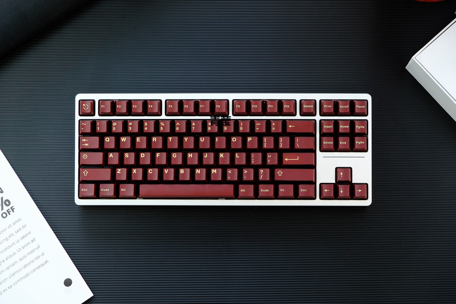 Aifei two-color semi-transparent neon red transparent blue transparent green transparent black gold keycaps original mechanical keyboard green claws. 