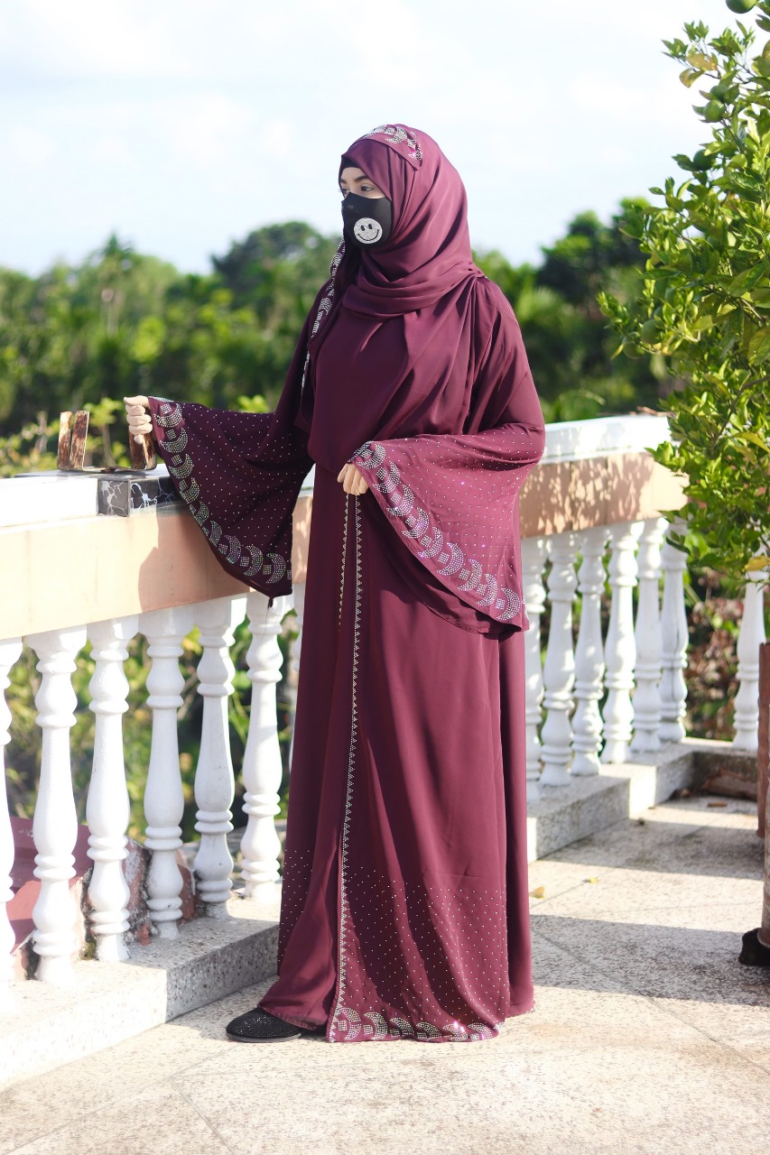 Dubai chan tara Burkha with Matching Hijab Made by Dubai Cherry Fabrics. 