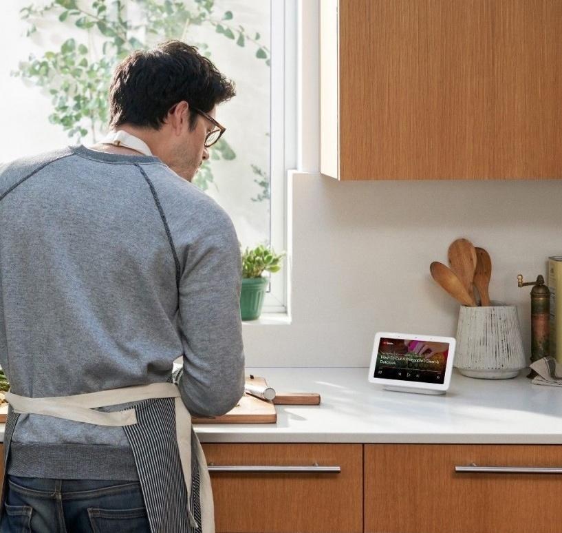 Google Home Hub With Google Assistant. 