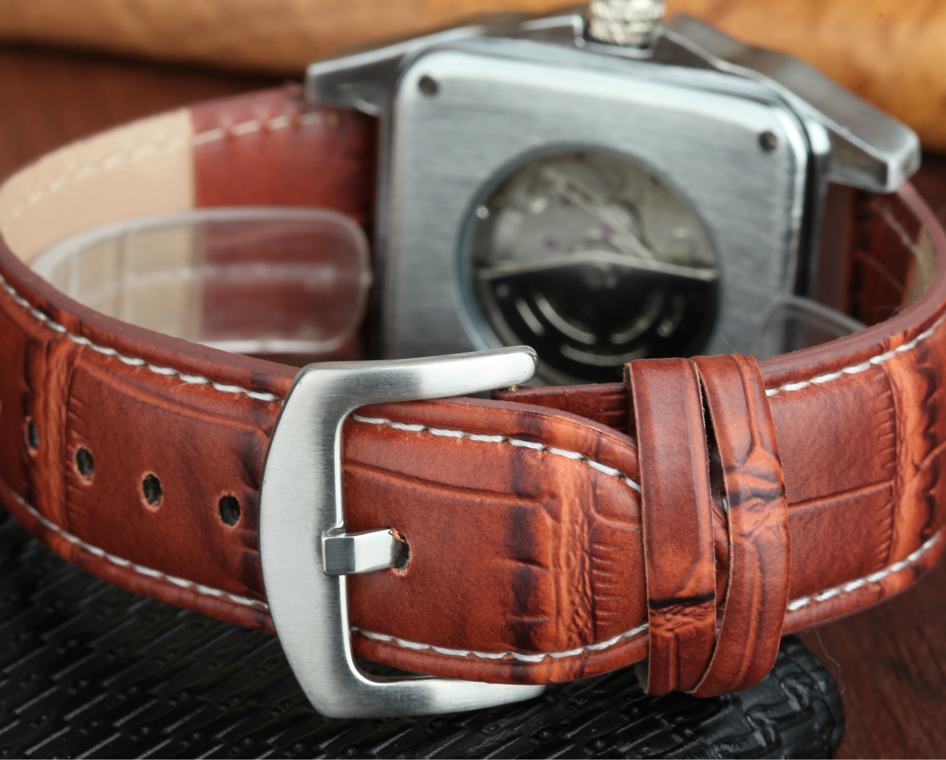 Goer Gore Korean men's watch personality casual net red hollow square automatic mechanical watch a generation of hair. 