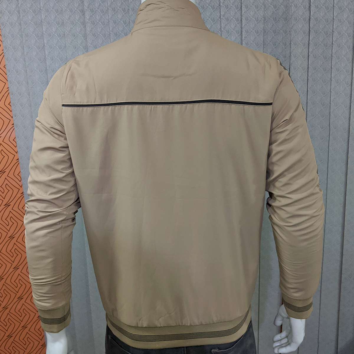 Shohure Biscuits color Double part air proof jacket. 
