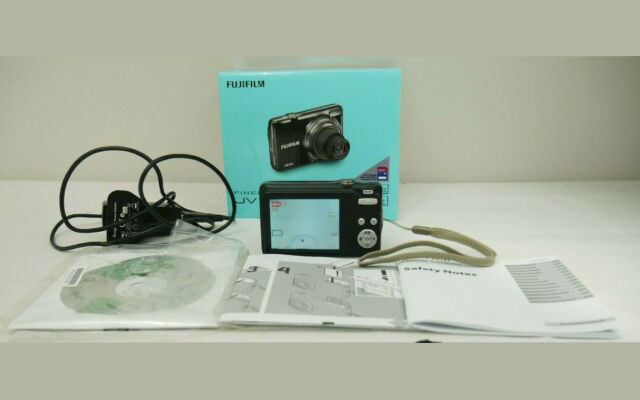 Fujifilm FinePix JV300 3x Zoom 14MP Super Slim Digital Camera. 