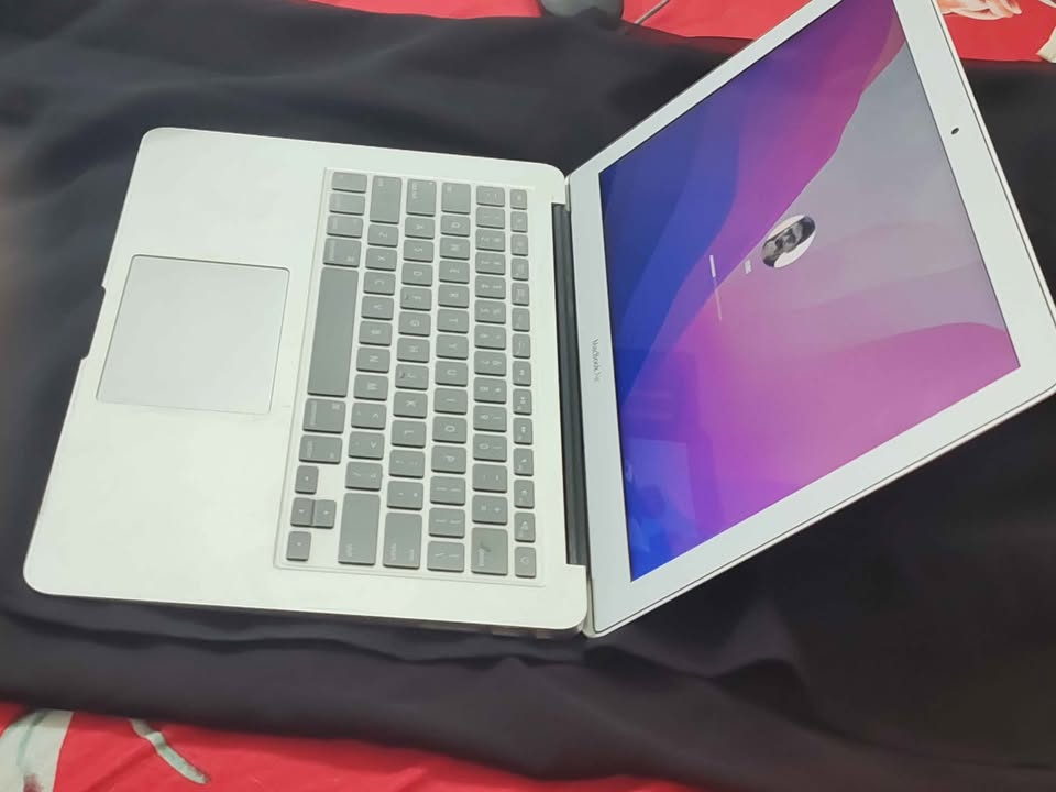 MacBook Air (13-inch, 2017)