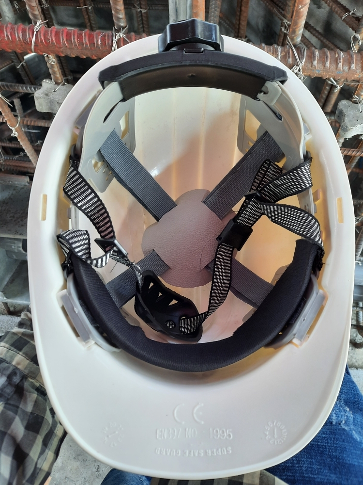 SAFE guard ventilation helmet industrial and construction use helmet high quality helmet. 