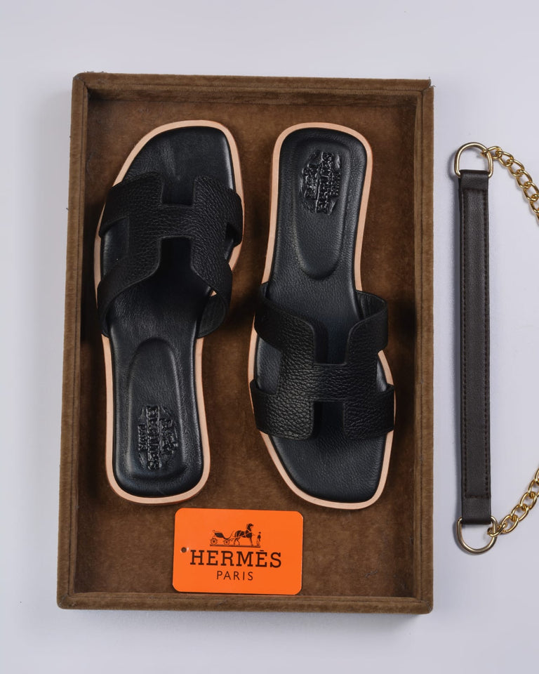 H CUT-OUT WOMEN ORAN SANDAL PEBBLED BLACK